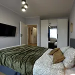 Apartment Superapart Prymasa 1000-lecia 6a, Hidden Gem - Ideal For Relaxation & Escapes *